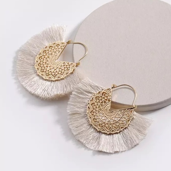 Cream Metal Flower Tassel Fan Fringe Earrings - Picture 1 of 2